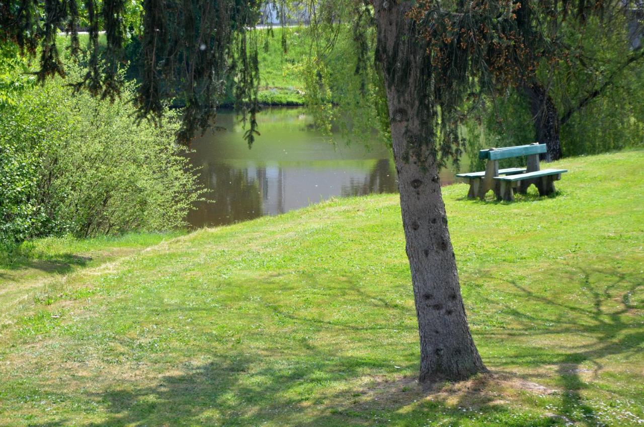 Gite Au Bord De L'Eau Jusqu'A 8 Personnes 武埃兹河畔尚邦 外观 照片